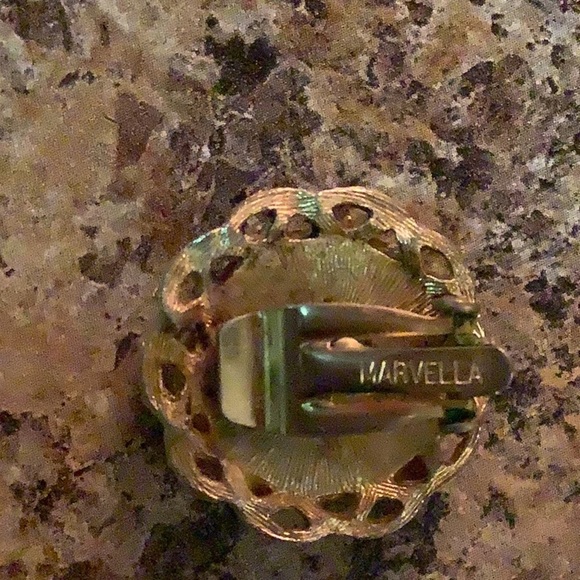 Vintage Marvella clip on earrings - Picture 5 of 5